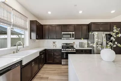 15929 Testarossa St, Lathrop, CA 95330 - Photo 3