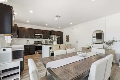 15929 Testarossa St, Lathrop, CA 95330 - Photo 9