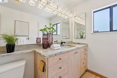 987 Independence Dr, Alameda, CA 94501 - Photo 49