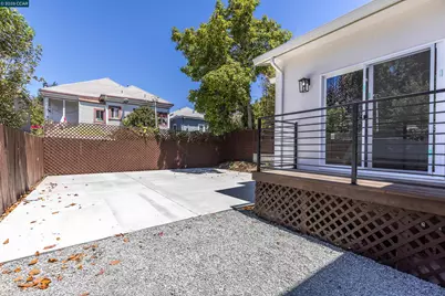 1078 55th St, Oakland, CA 94608 - Photo 29
