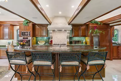 1300 Sunnyhills Rd, Oakland, CA 94610 - Photo 35
