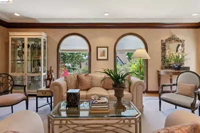 1300 Sunnyhills Rd, Oakland, CA 94610 - Photo 15