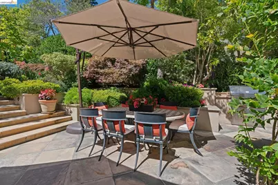 1300 Sunnyhills Rd, Oakland, CA 94610 - Photo 59
