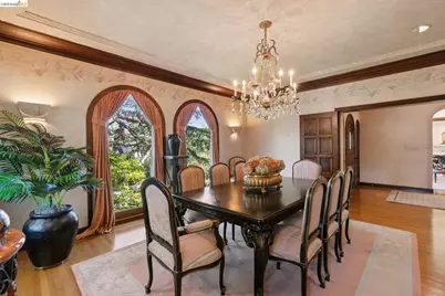 1300 Sunnyhills Rd, Oakland, CA 94610 - Photo 19