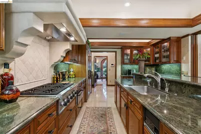 1300 Sunnyhills Rd, Oakland, CA 94610 - Photo 33