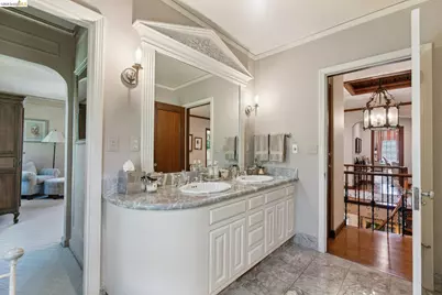 1300 Sunnyhills Rd, Oakland, CA 94610 - Photo 47