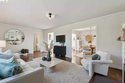220 Moraga Ave, Piedmont, CA 94611 - Photo 17