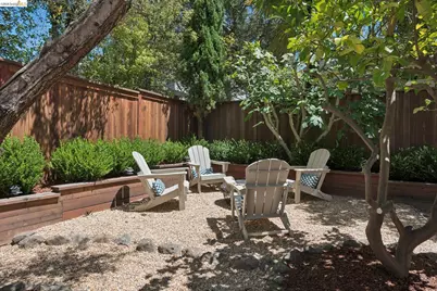 220 Moraga Ave, Piedmont, CA 94611 - Photo 57
