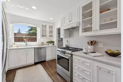 220 Moraga Ave, Piedmont, CA 94611 - Photo 29