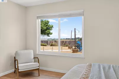 295 Iris Rd, Hercules, CA 94547 - Photo 19