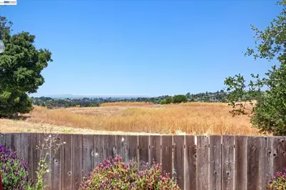 295 Iris Rd, Hercules, CA 94547 - Photo 31