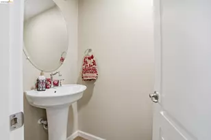 9489 California Oak Cir, Patterson, CA 95363 - Photo 15