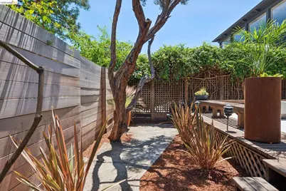 6656 Dana St, Oakland, CA 94608 - Photo 57