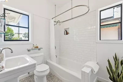 6656 Dana St, Oakland, CA 94608 - Photo 39