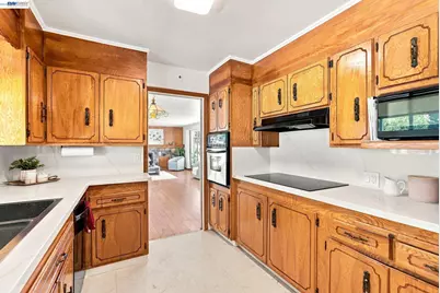 5760 Leona St, Oakland, CA 94605 - Photo 9