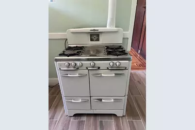 28-30 Yosemite Ave, Oakland, CA 94611 - Photo 17