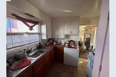 7430 Lockwood Street, Oakland, CA 94621 - Photo 9