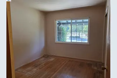 10840 Golf Links Rd, Oakland, CA 94605 - Photo 9