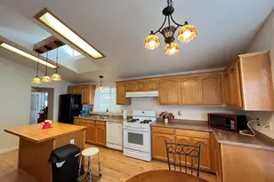 1370 Buckingham Way, Hayward, CA 94544 - Photo 11
