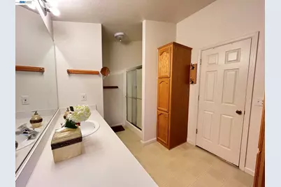 1370 Buckingham Way, Hayward, CA 94544 - Photo 19
