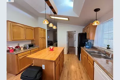 1370 Buckingham Way, Hayward, CA 94544 - Photo 13