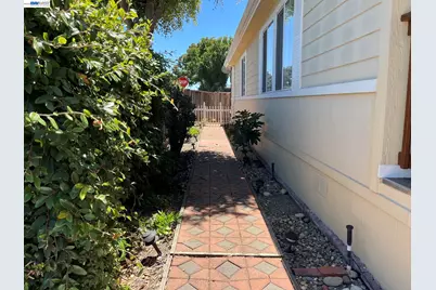 1370 Buckingham Way, Hayward, CA 94544 - Photo 37