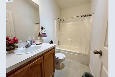 1370 Buckingham Way, Hayward, CA 94544 - Photo 25