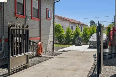 933 37th St, Oakland, CA 94608 - Photo 45