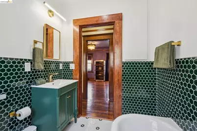 933 37th St, Oakland, CA 94608 - Photo 33