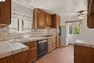 20940 Locust St, Hayward, CA 94541 - Photo 9