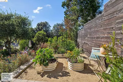 2431 Frances St, Oakland, CA 94601 - Photo 27
