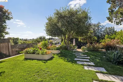 2431 Frances St, Oakland, CA 94601 - Photo 25