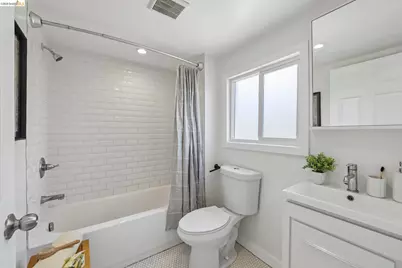 344 Peralta St, Oakland, CA 94607 - Photo 15