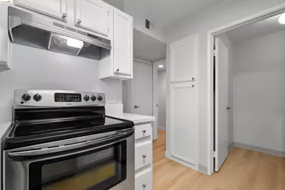 580 Canyon Oaks #D, Oakland, CA 94605 - Photo 9