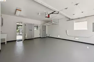 5649 Castle Dr, Oakland, CA 94611 - Photo 59