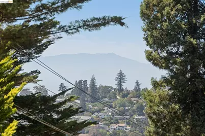 5649 Castle Dr., Oakland, CA 94611 - Photo 3