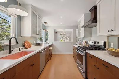 5649 Castle Dr., Oakland, CA 94611 - Photo 19