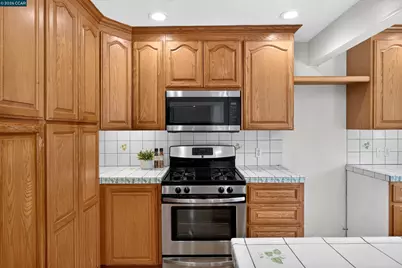 2540 Tara Hills Drive, San Pablo, CA 94806 - Photo 23