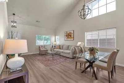 544 Pine Creek Cir, Fairfield, CA 94534 - Photo 5