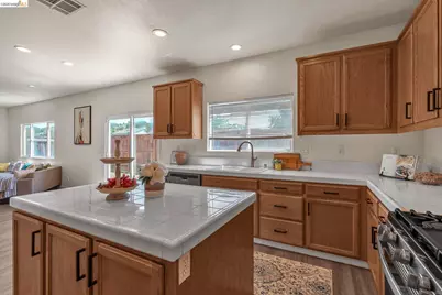 544 Pine Creek Cir, Fairfield, CA 94534 - Photo 13