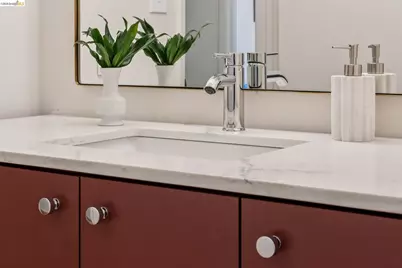 377 Palm Ave #305, Oakland, CA 94610 - Photo 15