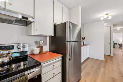 377 Palm Ave #305, Oakland, CA 94610 - Photo 11