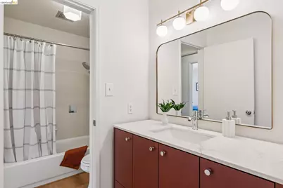 377 Palm Ave #305, Oakland, CA 94610 - Photo 17