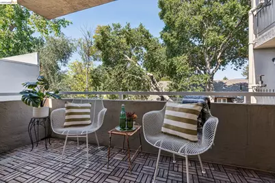 377 Palm Ave #305, Oakland, CA 94610 - Photo 25