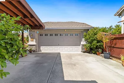 1676 Hickam Cir, Suisun City, CA 94585 - Photo 5
