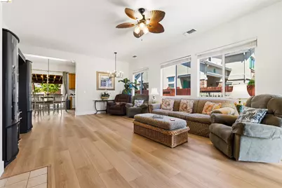 1676 Hickam Cir, Suisun City, CA 94585 - Photo 9