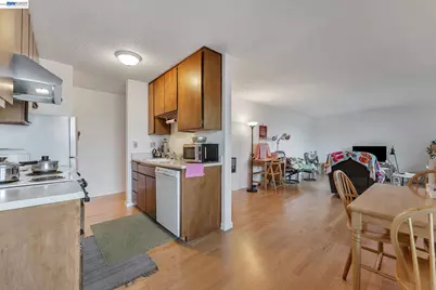 567 Oakland Ave #104, Oakland, CA 94606 - Photo 25