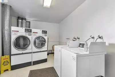 567 Oakland Ave #104, Oakland, CA 94606 - Photo 35
