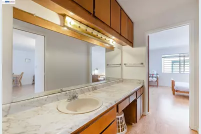 567 Oakland Ave #104, Oakland, CA 94606 - Photo 33