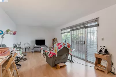 567 Oakland Ave #104, Oakland, CA 94606 - Photo 13